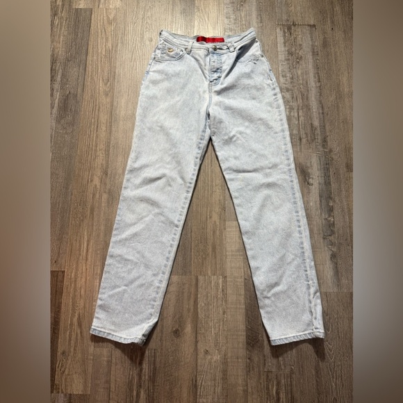 Vintage High-Waisted Light Wash Denim Jeans, Classic 90s Style, Straight Leg,